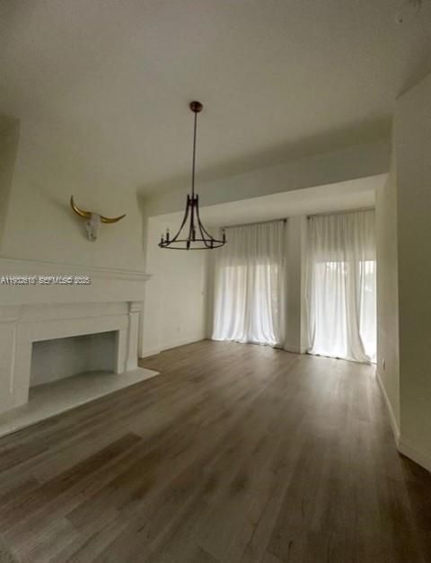 出租: $2,500 (0 贝兹, 1 浴室, 794 平方英尺)