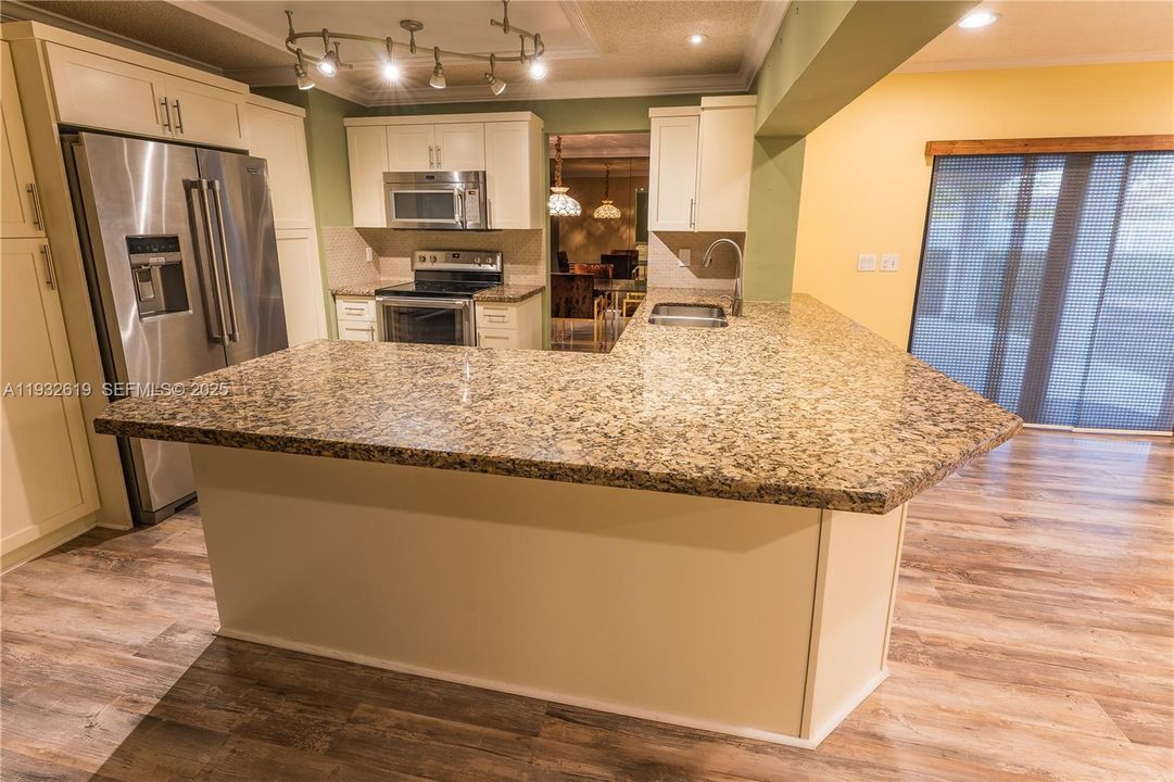 For Sale: $810,000 (4 beds, 3 baths, 2007 Square Feet)