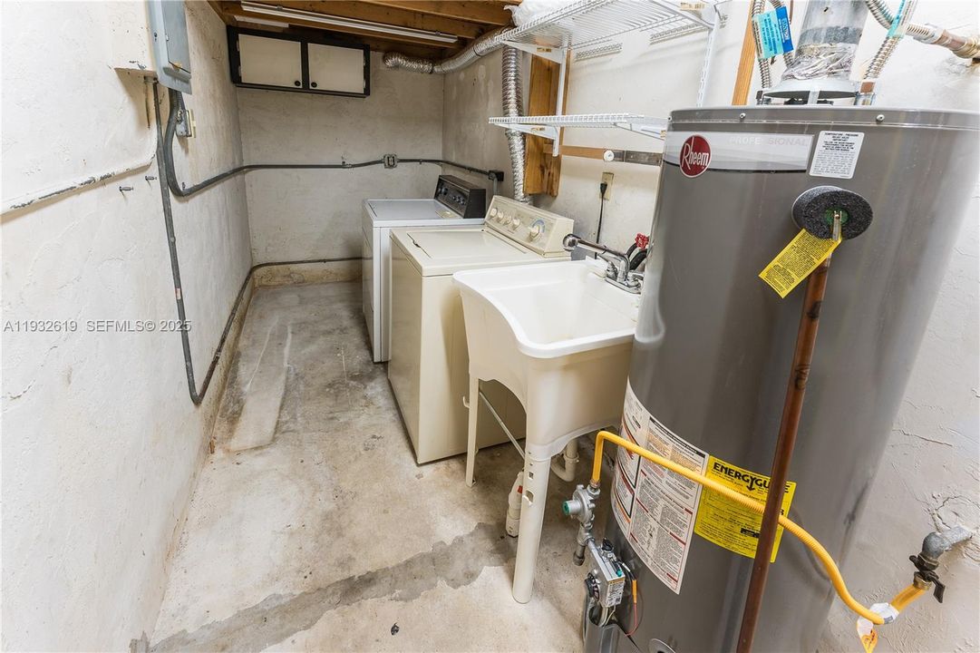 For Sale: $810,000 (4 beds, 3 baths, 2007 Square Feet)