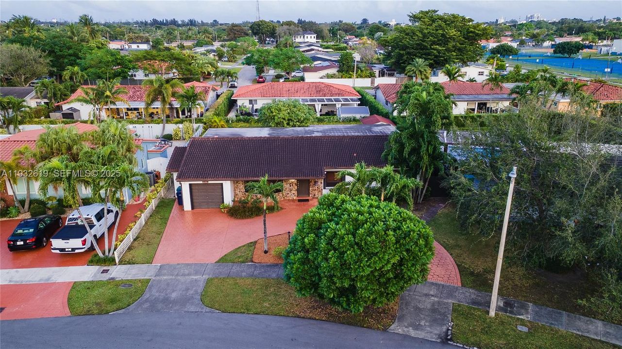 For Sale: $810,000 (4 beds, 3 baths, 2007 Square Feet)