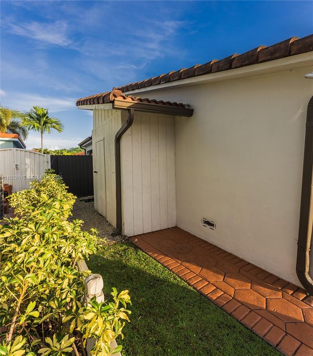 For Sale: $810,000 (4 beds, 3 baths, 2007 Square Feet)