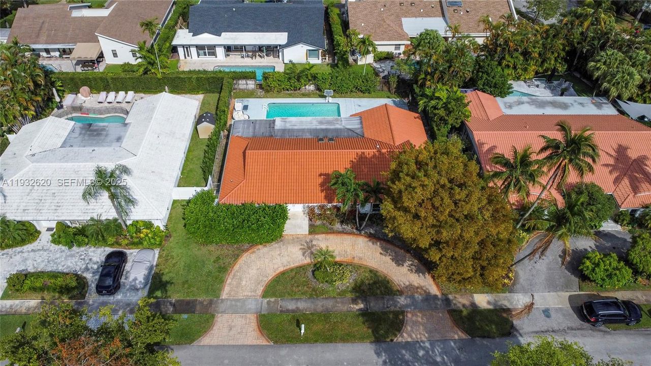 出租: $7,700 (4 贝兹, 3 浴室, 3006 平方英尺)