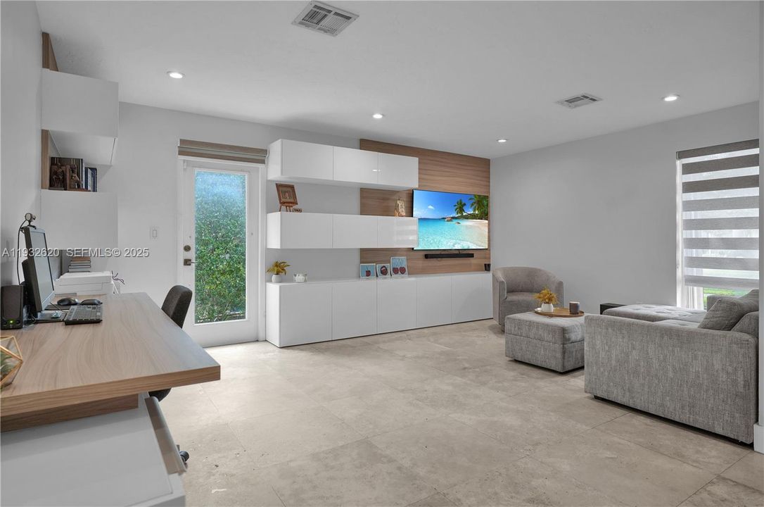 出租: $7,700 (4 贝兹, 3 浴室, 3006 平方英尺)