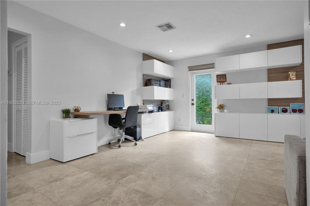 出租: $7,700 (4 贝兹, 3 浴室, 3006 平方英尺)