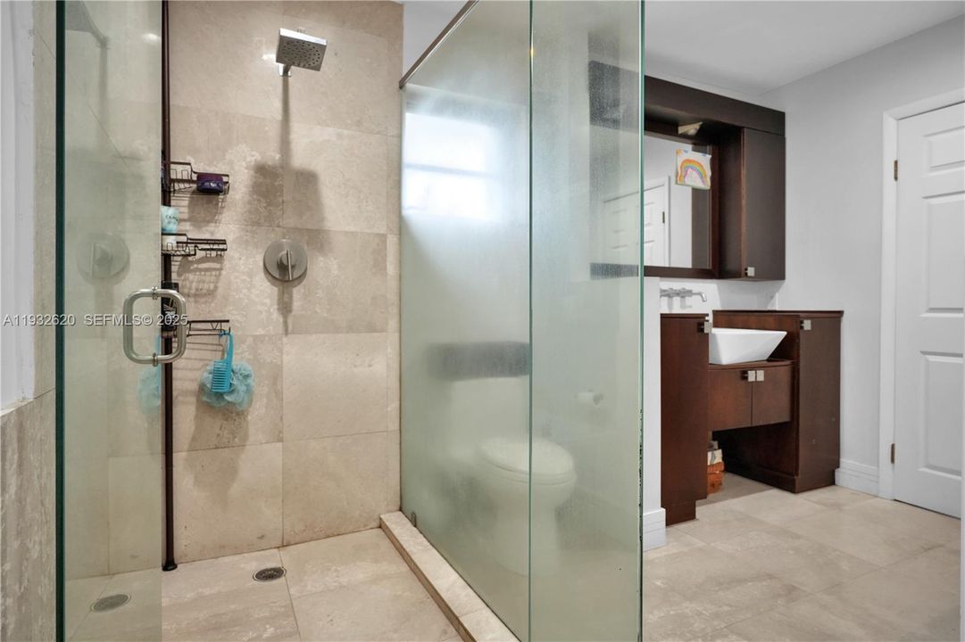 出租: $7,700 (4 贝兹, 3 浴室, 3006 平方英尺)