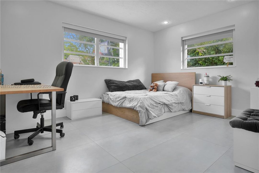 出租: $7,700 (4 贝兹, 3 浴室, 3006 平方英尺)