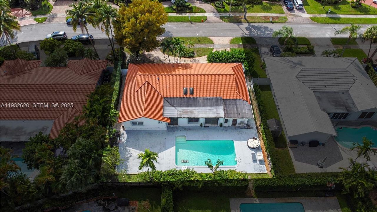 出租: $7,700 (4 贝兹, 3 浴室, 3006 平方英尺)