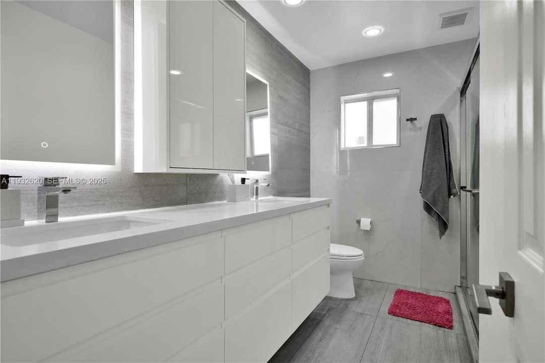 出租: $7,700 (4 贝兹, 3 浴室, 3006 平方英尺)