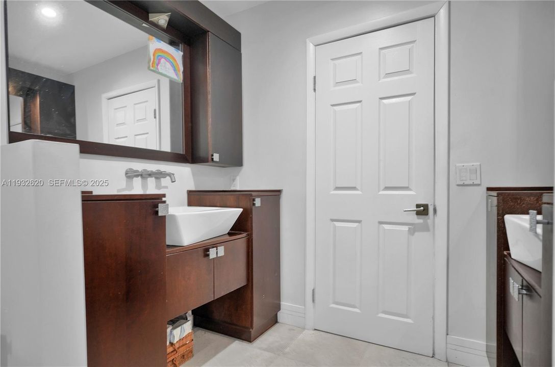 出租: $7,700 (4 贝兹, 3 浴室, 3006 平方英尺)