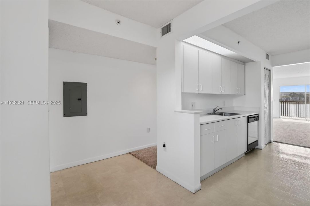 For Sale: $220,000 (2 beds, 2 baths, 1137 Square Feet)