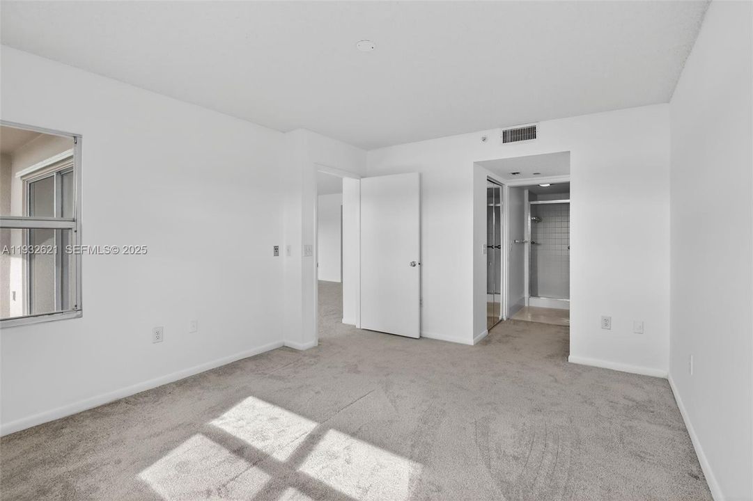 For Sale: $220,000 (2 beds, 2 baths, 1137 Square Feet)