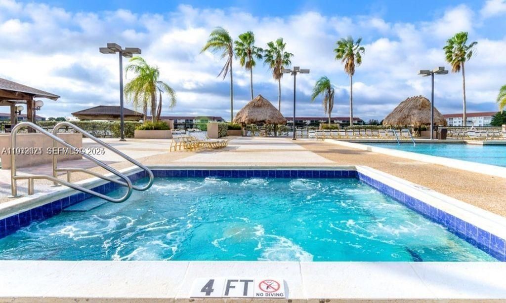 For Sale: $220,000 (2 beds, 2 baths, 1137 Square Feet)