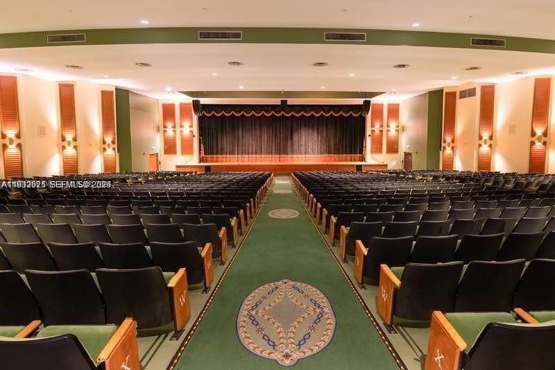 For Sale: $220,000 (2 beds, 2 baths, 1137 Square Feet)