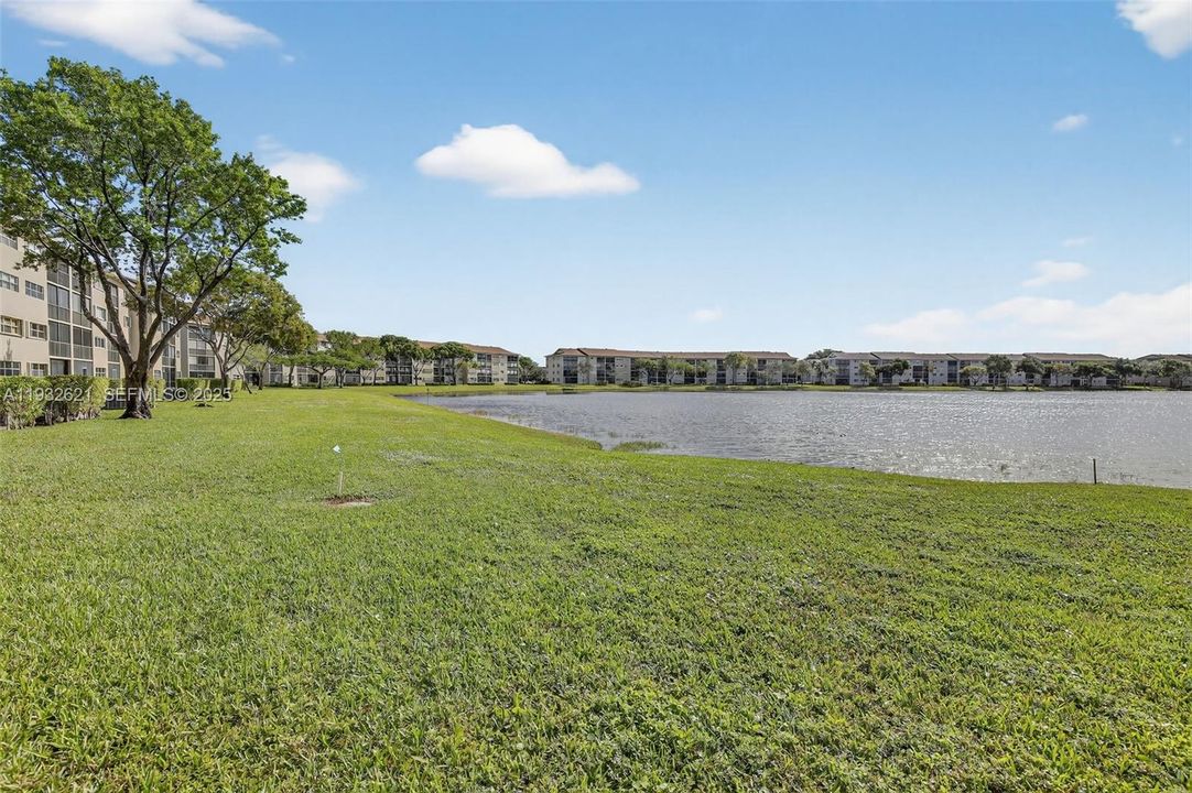 For Sale: $220,000 (2 beds, 2 baths, 1137 Square Feet)