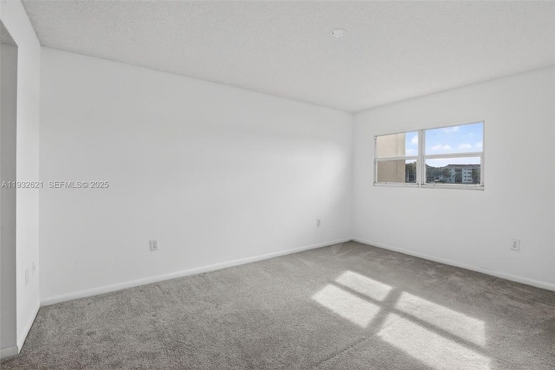 For Sale: $220,000 (2 beds, 2 baths, 1137 Square Feet)