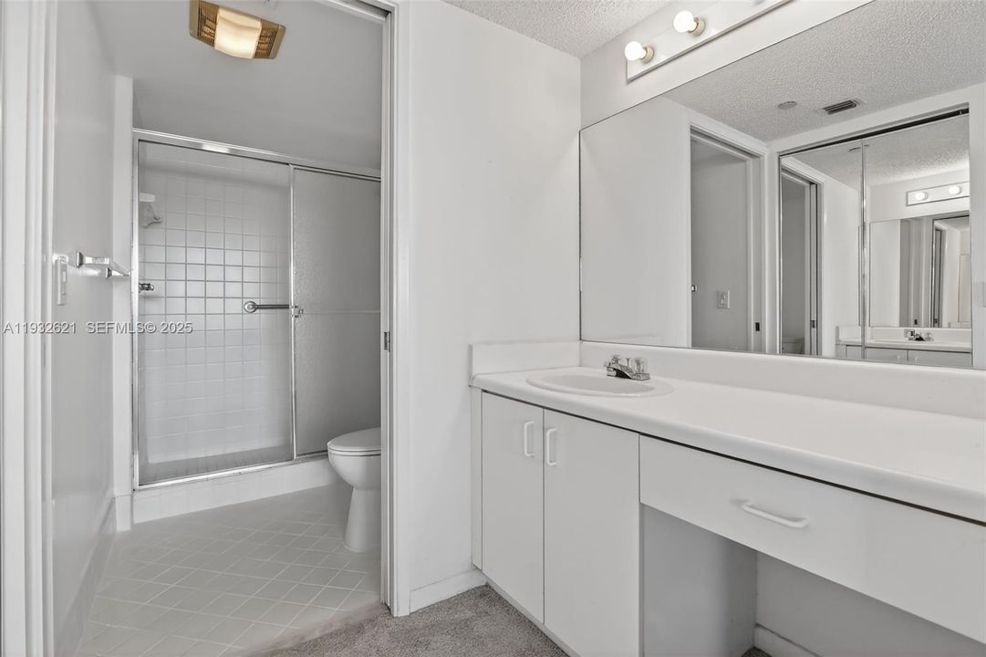 For Sale: $220,000 (2 beds, 2 baths, 1137 Square Feet)