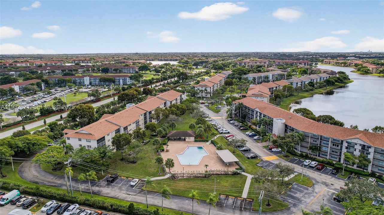 For Sale: $220,000 (2 beds, 2 baths, 1137 Square Feet)