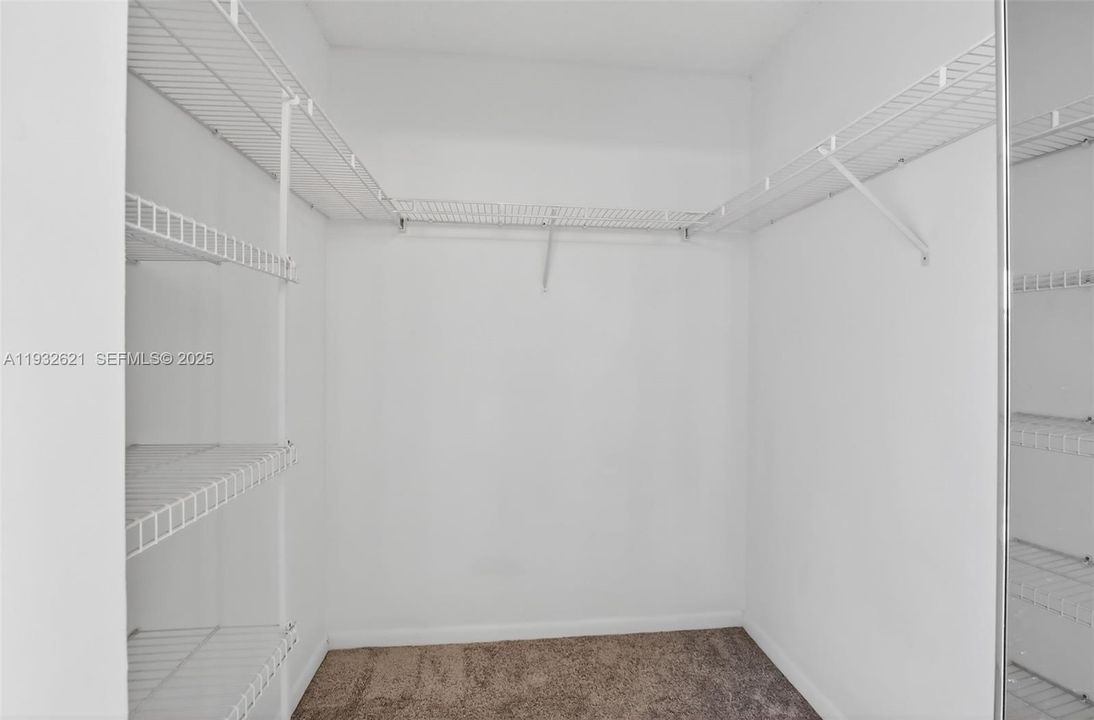 For Sale: $220,000 (2 beds, 2 baths, 1137 Square Feet)