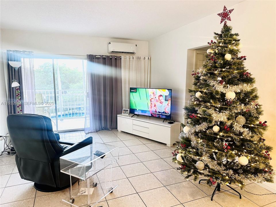 For Rent: $1,700 (1 beds, 1 baths, 650 Square Feet)