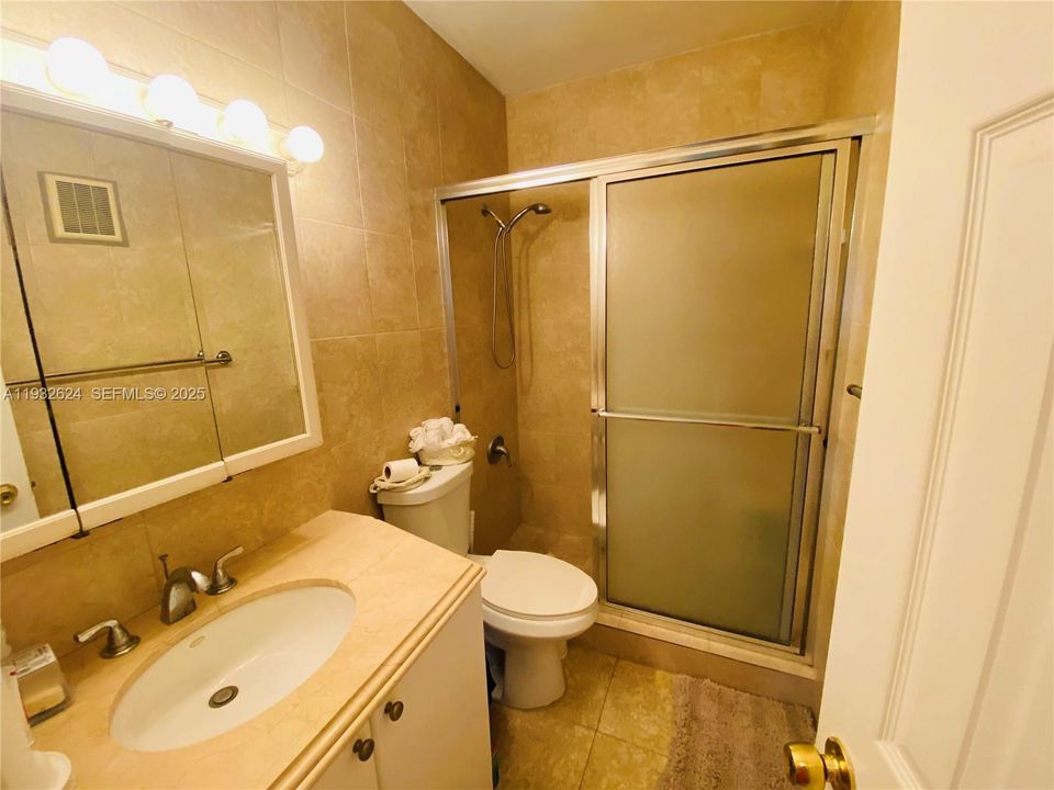 For Rent: $1,700 (1 beds, 1 baths, 650 Square Feet)