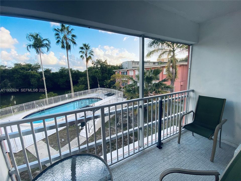 For Rent: $1,700 (1 beds, 1 baths, 650 Square Feet)