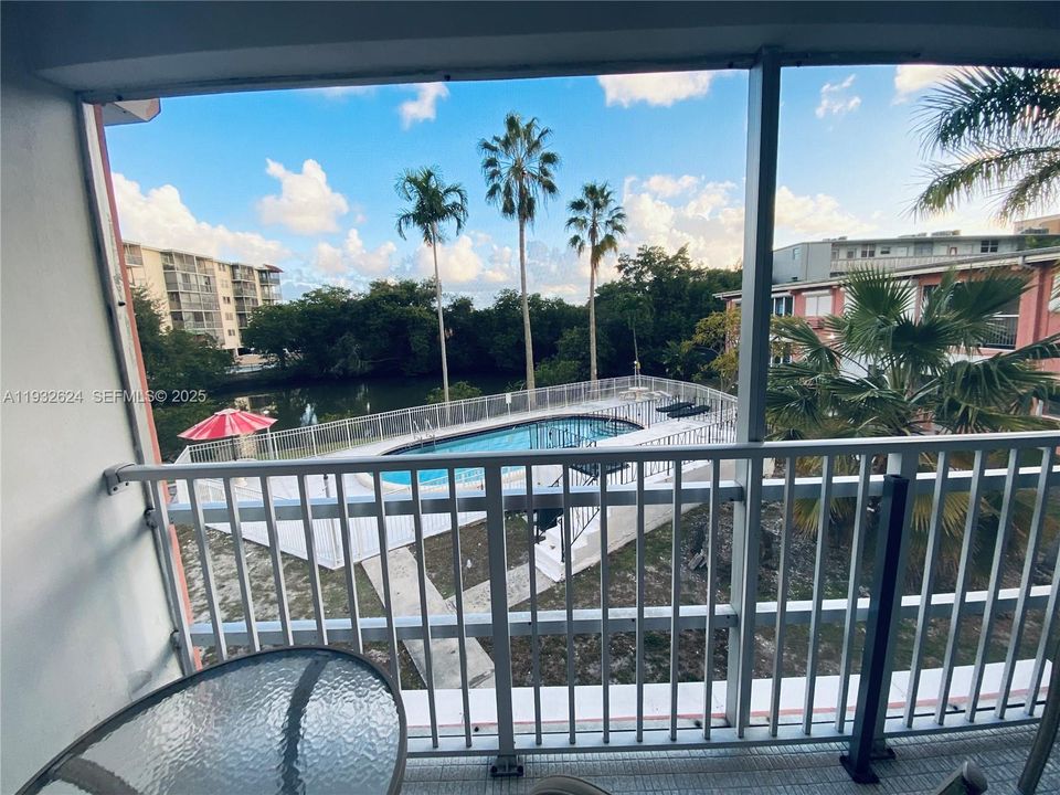 For Rent: $1,700 (1 beds, 1 baths, 650 Square Feet)