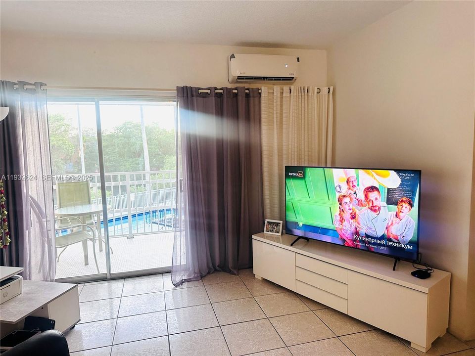 For Rent: $1,700 (1 beds, 1 baths, 650 Square Feet)