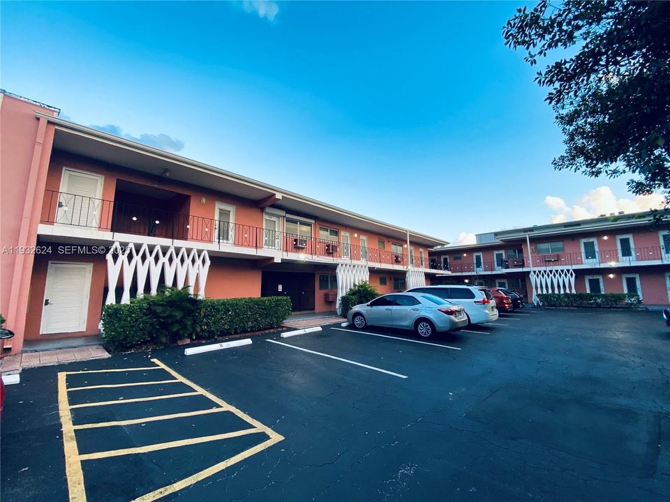 For Rent: $1,700 (1 beds, 1 baths, 650 Square Feet)