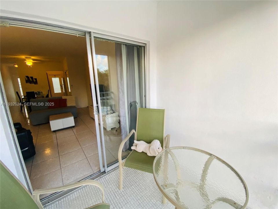 For Rent: $1,700 (1 beds, 1 baths, 650 Square Feet)