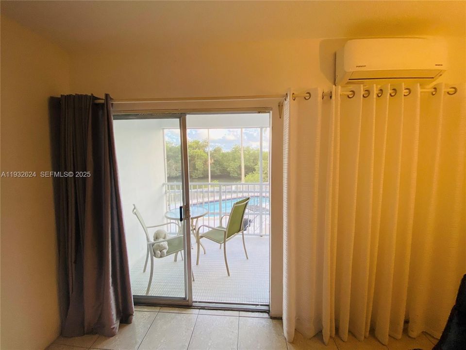 For Rent: $1,700 (1 beds, 1 baths, 650 Square Feet)