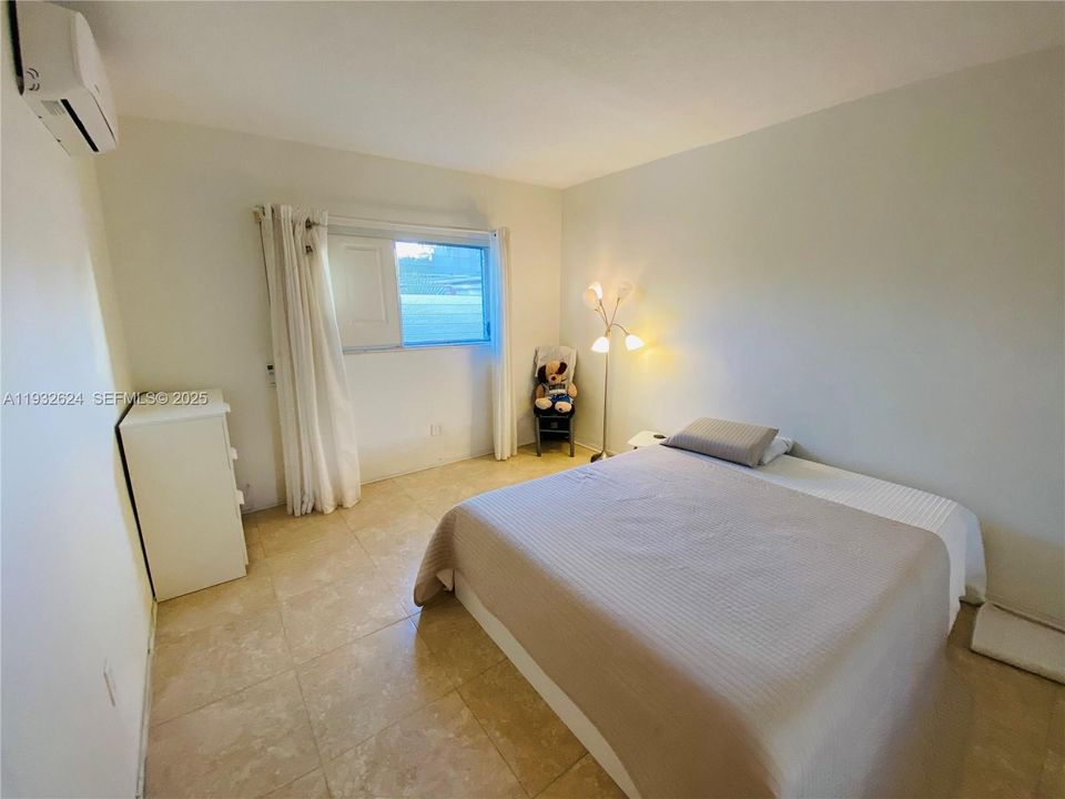 For Rent: $1,700 (1 beds, 1 baths, 650 Square Feet)