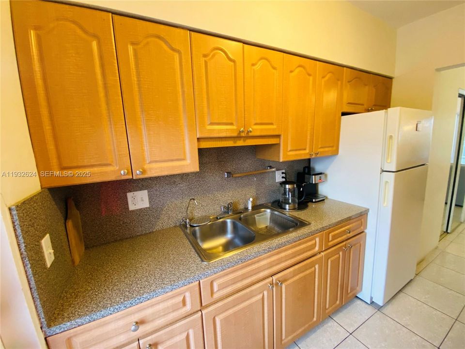 For Rent: $1,700 (1 beds, 1 baths, 650 Square Feet)
