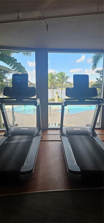 For Rent: $2,800 (2 beds, 2 baths, 1165 Square Feet)