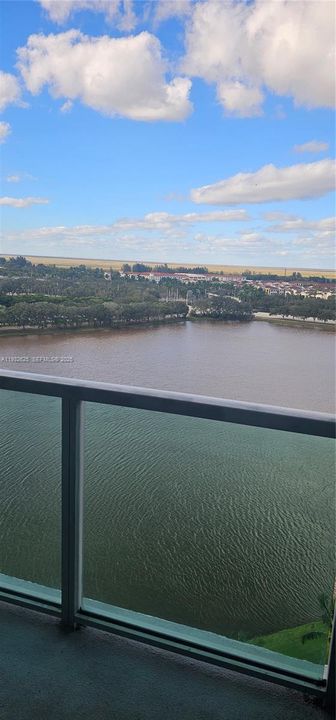 For Rent: $2,800 (2 beds, 2 baths, 1165 Square Feet)