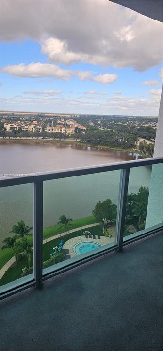 For Rent: $2,800 (2 beds, 2 baths, 1165 Square Feet)