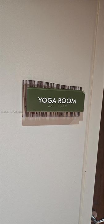 For Rent: $2,800 (2 beds, 2 baths, 1165 Square Feet)