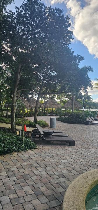 For Rent: $2,800 (2 beds, 2 baths, 1165 Square Feet)