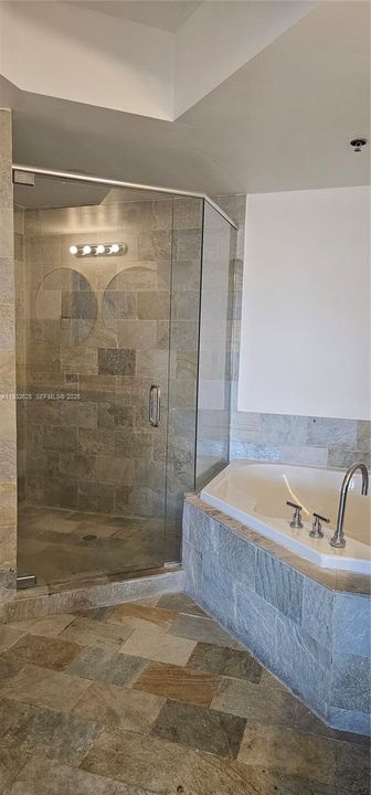 For Rent: $2,800 (2 beds, 2 baths, 1165 Square Feet)