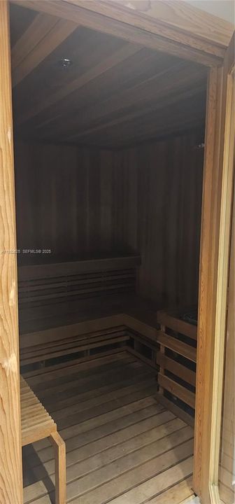 For Rent: $2,800 (2 beds, 2 baths, 1165 Square Feet)