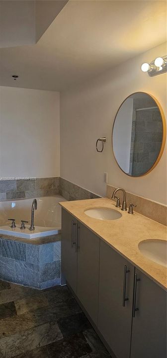 For Rent: $2,800 (2 beds, 2 baths, 1165 Square Feet)