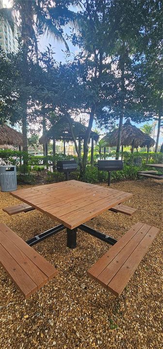 For Rent: $2,800 (2 beds, 2 baths, 1165 Square Feet)