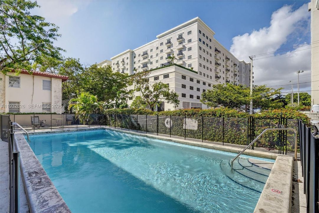 For Rent: $4,250 (3 beds, 2 baths, 1403 Square Feet)