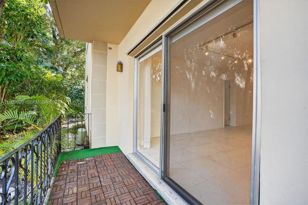 For Rent: $4,250 (3 beds, 2 baths, 1403 Square Feet)