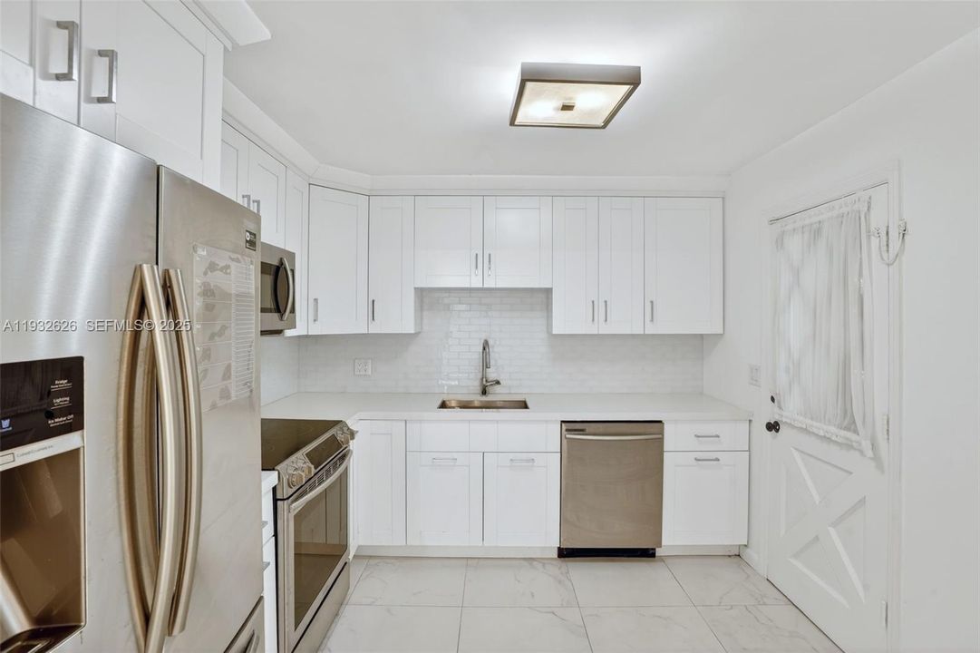 For Rent: $4,250 (3 beds, 2 baths, 1403 Square Feet)