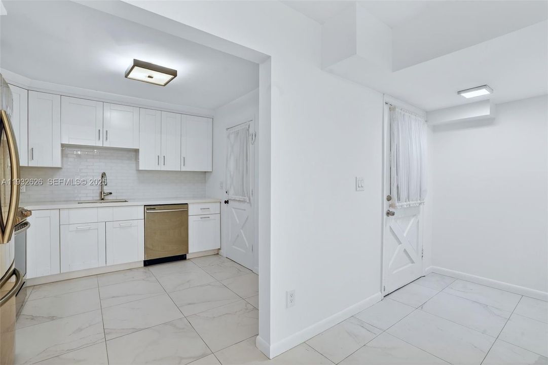 For Rent: $4,250 (3 beds, 2 baths, 1403 Square Feet)