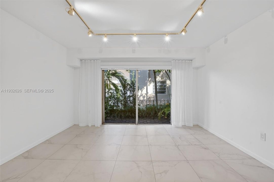 For Rent: $4,250 (3 beds, 2 baths, 1403 Square Feet)