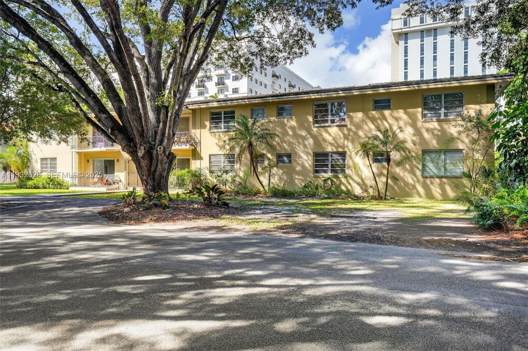 For Rent: $4,250 (3 beds, 2 baths, 1403 Square Feet)