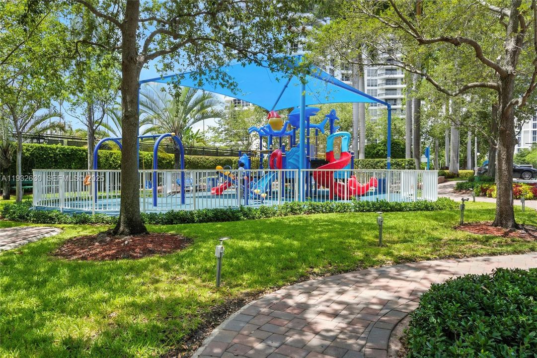 На продажу: $600,000 (3 спален, 3 ванн, 1536 Квадратных фут)