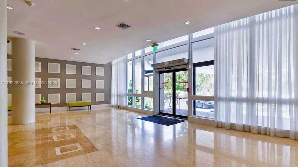 For Rent: $2,500 (2 beds, 2 baths, 1020 Square Feet)