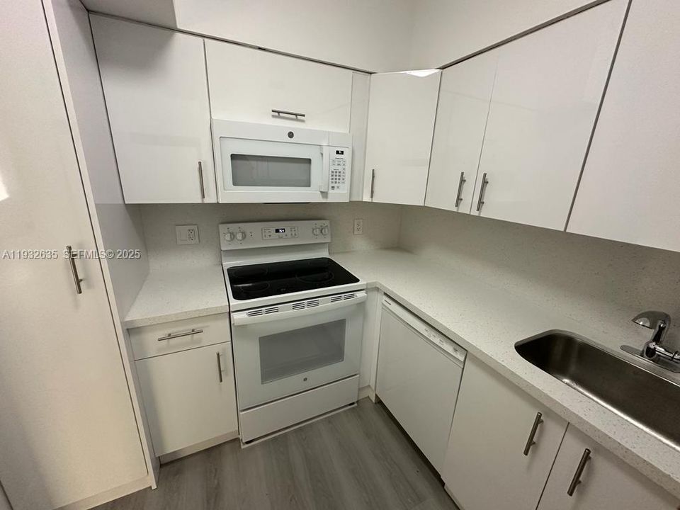 For Rent: $2,500 (2 beds, 2 baths, 1020 Square Feet)
